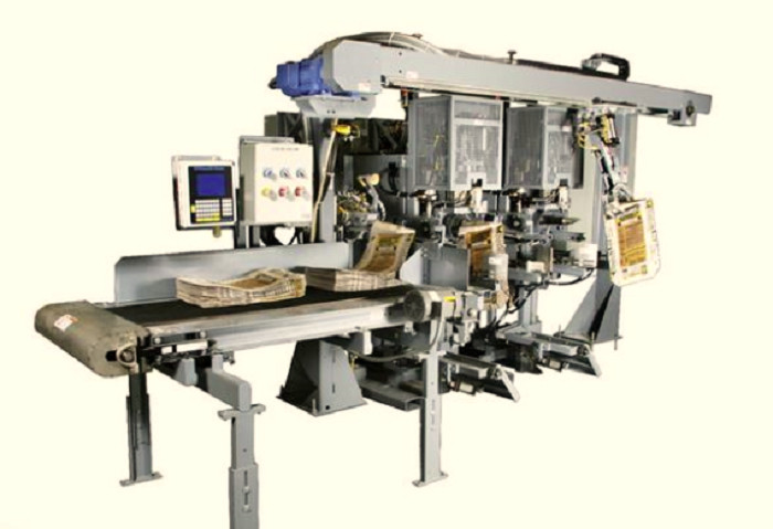 High Weighing Accuracy Full Automatic Valve Bag Packing Machine For Granule / Peanuts / Cement